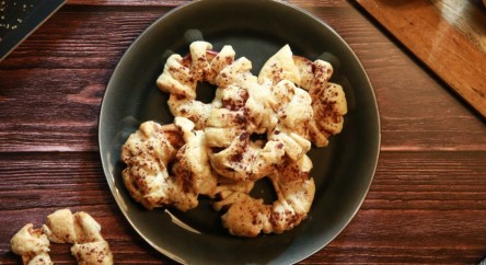 Beignets feuilletés aux pommes et à la cannelle