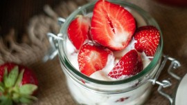 Verrine de fraise à la mousse de yaourt