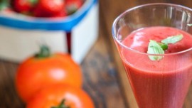 Gaspacho tomate, fraise et basilic